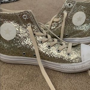 sparkly gold converse!